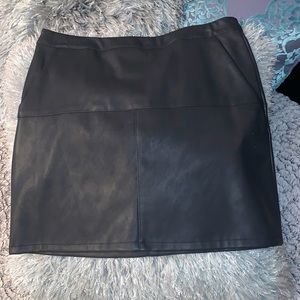 Super Cute skirt with pockets. It’s also stretchable. Never used